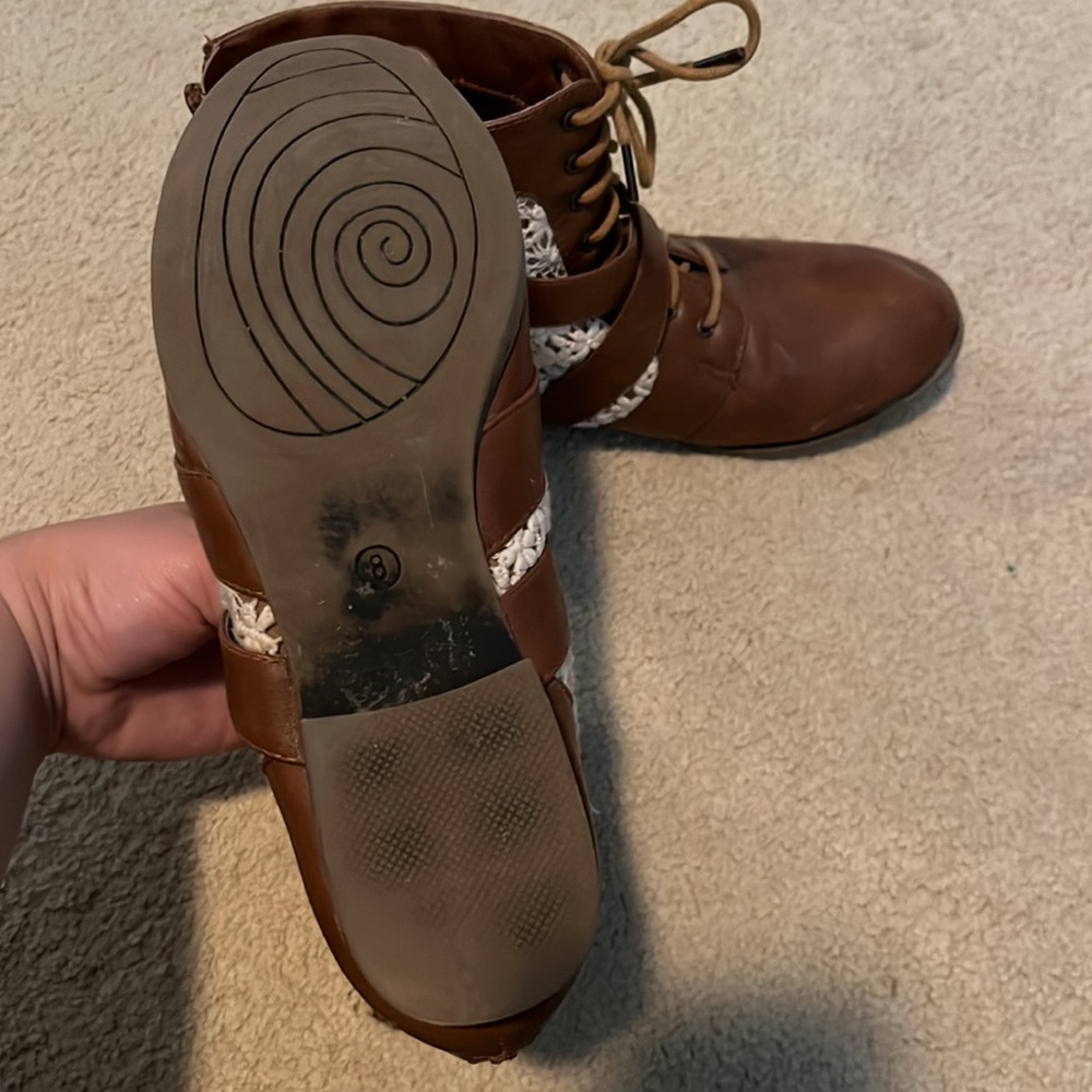 Boots - Picture 4 of 6